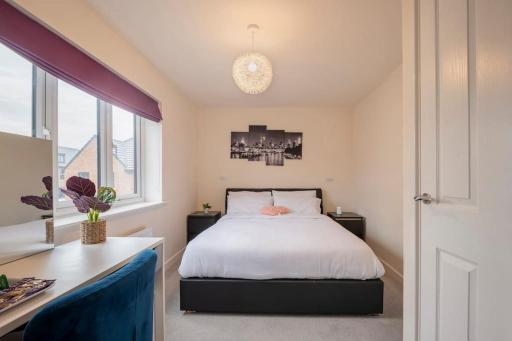 Hemsworth Homestay with Double Bedroom and Private Bathroom - Housity