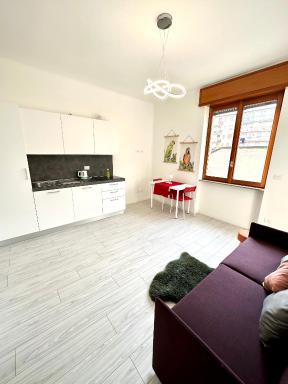 Marghespace zona stazione centrale appartamento con letto matrimoniale e bagno - Housity
