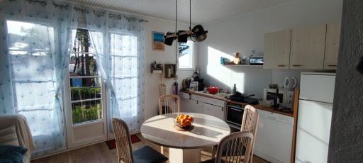 Spacious quiet nest with garden near the sea - Housity