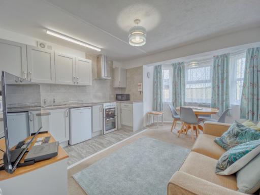 Apartment 7 - 1 bedroom Sea front location - Step free access from rear - Free Parking - Housity