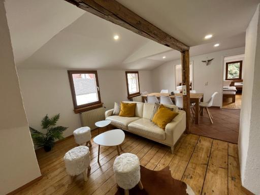 Ferienwohnungen Am Schloss - Monteurzimmer Reuhl - Housity