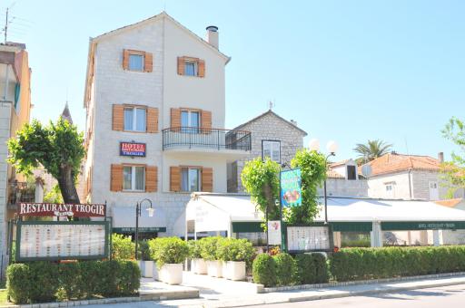 Hotel Trogir - Housity