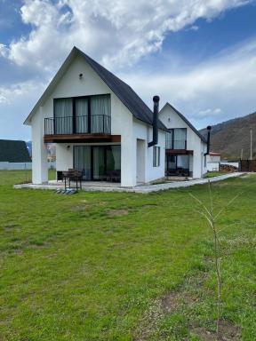 White House near Borjomi Sadgeri - Housity