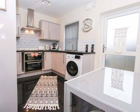 No25-Luxe Living Guest House- 2 Bed-WIFI-Free Parking-City- Beach - Housity
