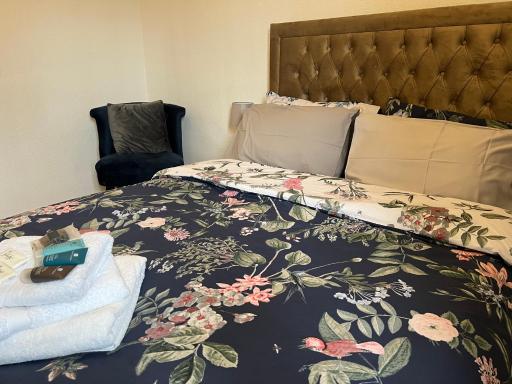 Grand Bleu - London - Next to Piccadilly Line Tube Station & Brand New Facilities - Housity