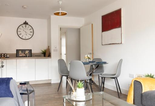 Spacious 2 Bed Apartment in Central Location - Housity