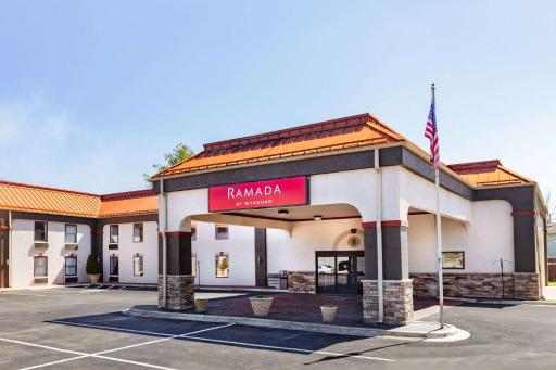 Ramada by Wyndham Hendersonville - Housity