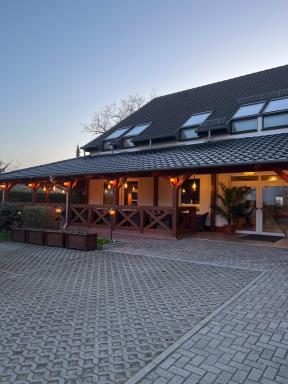 Hotel Rosengarten - Housity