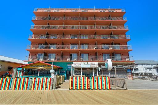 Americana Hotel Boardwalk - Housity