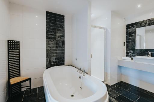 Lancaster House Hotel - Housity