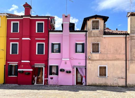 Pink Paradise - Housity