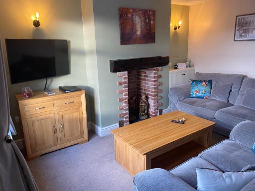 Entire 3 Bed Cottage, Peak District, Buxton. - Housity