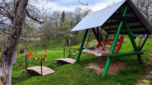 Bat'kivska Hata - Housity