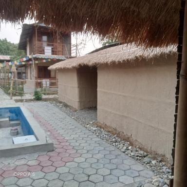 The 90's sauraha - Housity