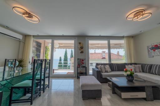 Seaside Serenity - Housity
