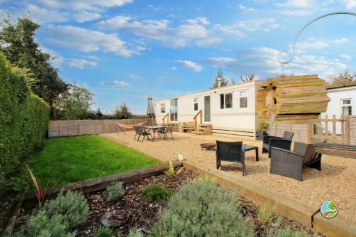Orchard View Retreat - Dog friendly, enclosed private garden with weather dependant hot tub - Not on a holiday park - Housity