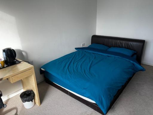 Ensuit Double Room in London, Colindale - Housity