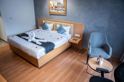 Hotel Tulips Grand - Housity