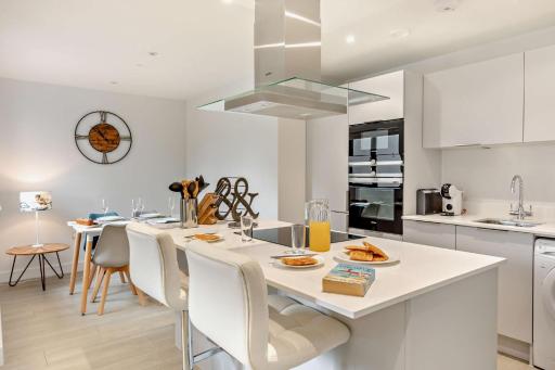 10 Putsborough - Luxury Apartment at Byron Woolacombe, only 4 minute walk to Woolacombe Beach! - Housity