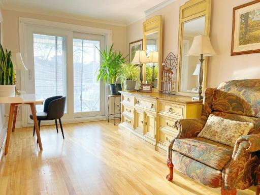 Peace House Subway&Private parking 5 mins Downtown - Housity