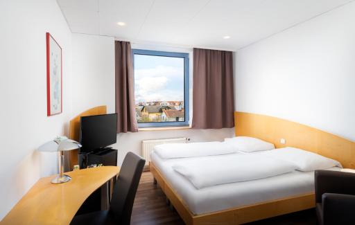Mainstreet Hotel - Housity