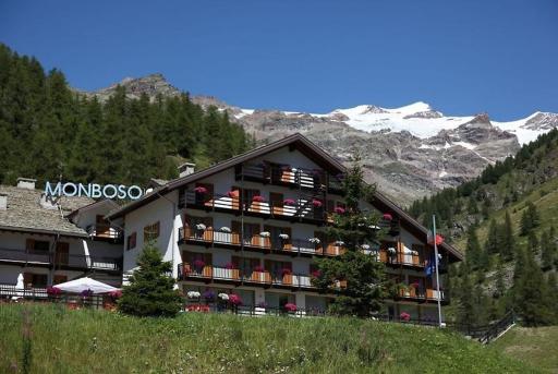 La Trinitè Monboso Hotel - Housity