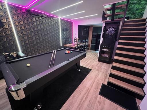 Aux trois univers - Housity