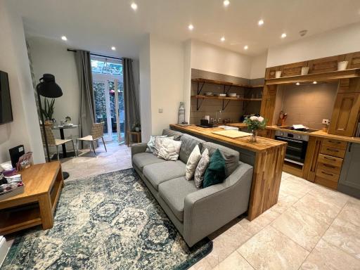 The Courtyard, Manstone House - Housity