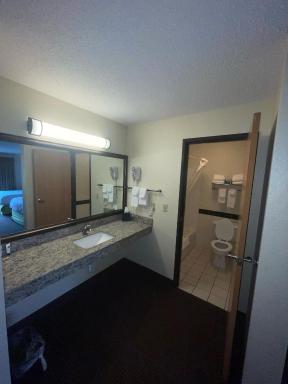 Cobblestone Hotel & Suites - Wisconsin Rapids - Housity