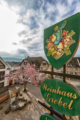 Hotel-Restaurant Weinhaus Grebel - Housity