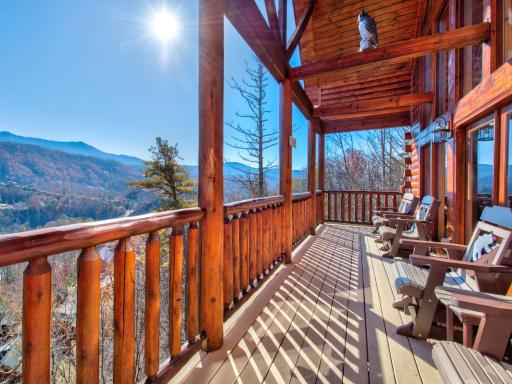 Bear's Eye View, 4 Bedrooms, Sleeps 14, Home Theater, Gaming, Hot Tub - Housity