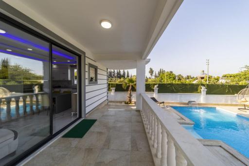 Marvelous Villa with Private Pool in Muratpasa - Housity