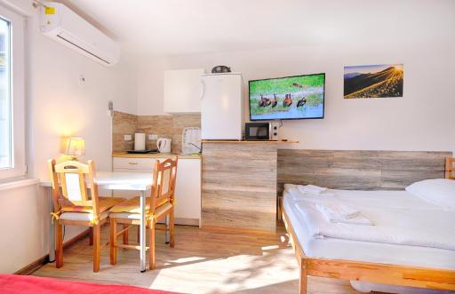 New Studio with AirCon & FREE Parking - Housity