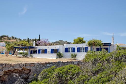 Aroura Homes 4BR Beachfront Villa - Housity