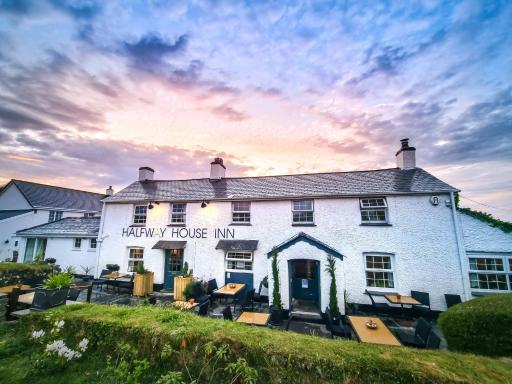 Halfway House Inn - Housity