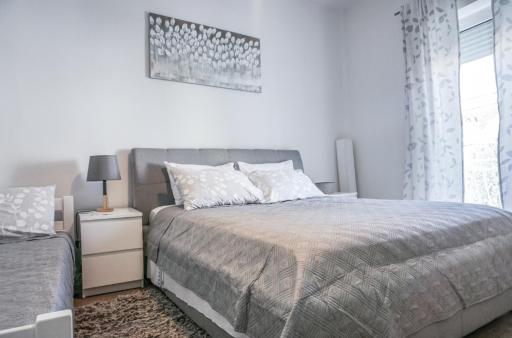 Emma & Toni - Housity