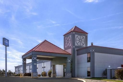 Baymont by Wyndham La Vergne Nashville I-24 East - Housity