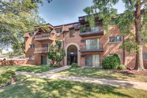 Cozy Home Away From Home - Housity