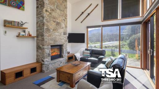 Ski Fall at Lake Crackenback - Housity