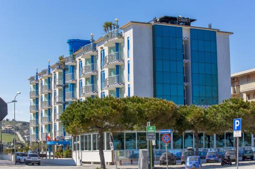 Hotel Ambassador - Housity