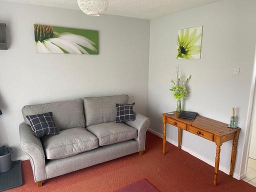 3 Bedroom House With Balcony Close To Beach - Housity