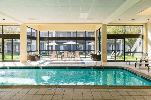 Courtyard by Marriott Chicago Naperville - Housity