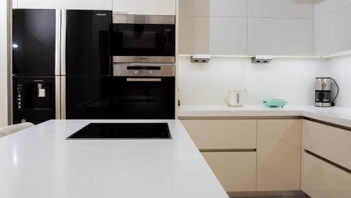 Two-Bedroom Home with Spa and BBQ, Oasis Suites - Housity