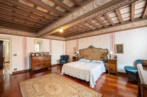 Villa Ottocentesca immersa nel verde - Housity