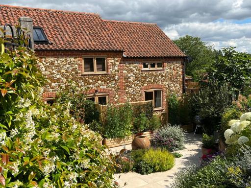 The Norfolk Haybarn - Housity