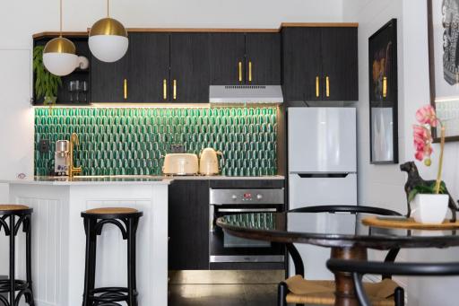 Noir-Luxe In Port Douglas, newly renovated May 2023 - Housity