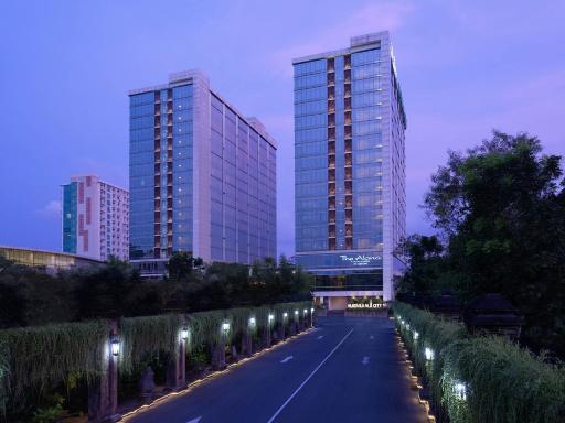 The Alana Yogyakarta Hotel and Convention Center - Housity