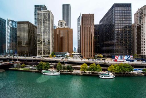 Hyatt Regency Chicago - Housity