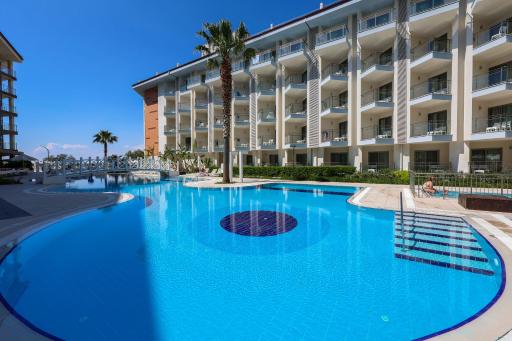 Ramada Hotel & Suites by Wyndham Kusadasi - Housity