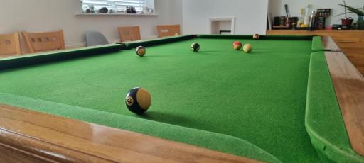 Hidden Gem near the beach with pool table - Housity